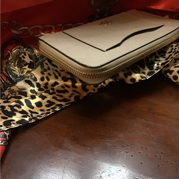 COACH Accordion Zip Wallet in crossgrain leather Style No. F54007 Long Wallet - Picture 2 of 6